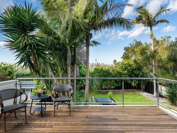 Expansive Family Home - Villa Charm!