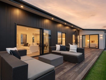 Architectural new build move in and enjoy