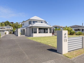 Relaxed Harbourside Elegance