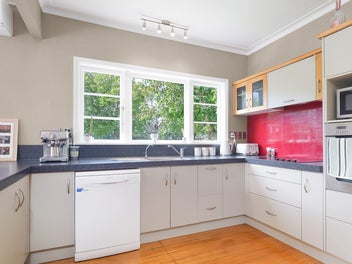 1.5Ha Lifestyle Living with Income Potential