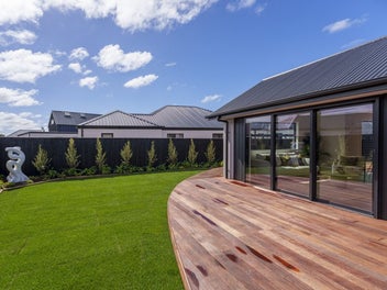 High Quality Build, Private Oakbridge Home