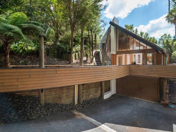 Parnell Entry with Architectural Pedigree