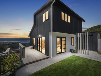 Sun, Space & Spectacular Harbour Views