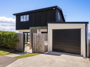 Sun, Space & Spectacular Harbour Views