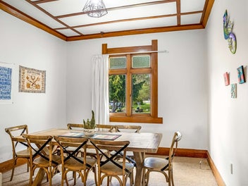 A WHOLE LOT OF HOUSE!!!