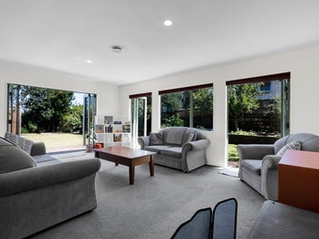 Easy Family Living in Okato...