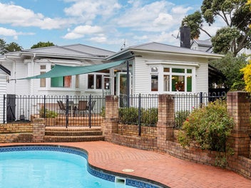 Character, Pool & Family Living