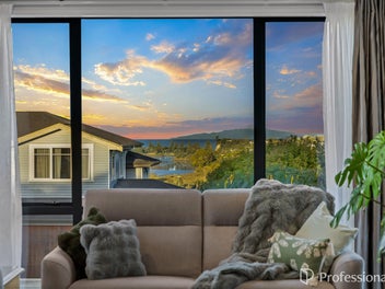 Millwater Retreat with Estuary & Sea Views