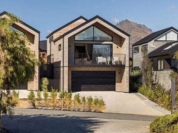 Needs a sold sign by Auction day, highly motivated