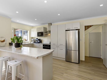 Modern Family Living in a Private Setting!