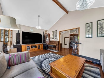 5-Bedroom Family Home with Flat Lawn & Secure Yard