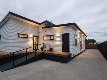 Beautiful 3 Bedroom Home with the Dream Garage