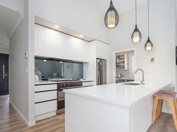 Modern Elegance - Motivated Vendor