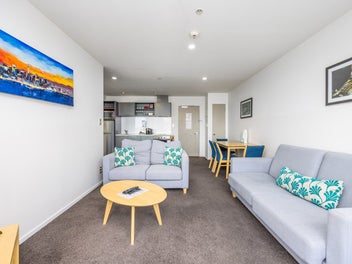 Next Stop - Freehold 1 Bedroom with Harbour Views