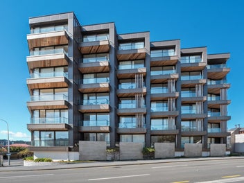 Sun, Views & Cityside Living