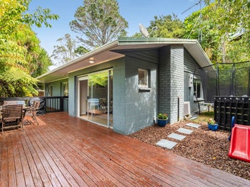 Privacy Meets Potential in the Bays