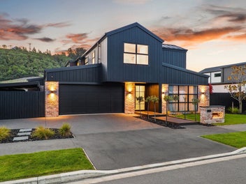 Show of affection with outstanding views