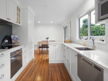 Price Reduction - Vendor Wants SOLD!