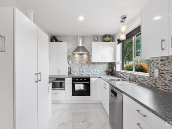 EASY LIVING IN AVALON