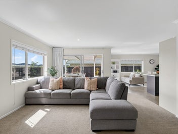 Stylish Living With Space to Spare