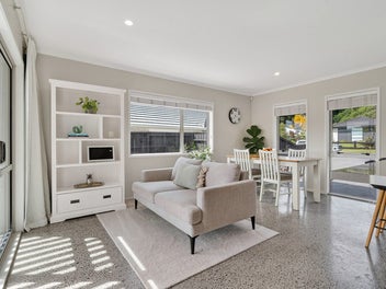 Stylish Living With Space to Spare