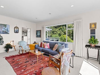 CHARACTER APPEAL, CENTRAL, PRIVATE BUSH SETTING