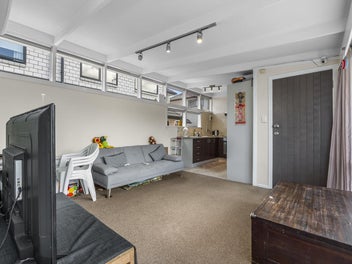 Ideal 2BRm Starter Or Investment!.