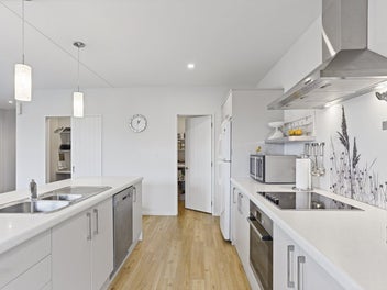 Sun-Filled Family Living in a Peaceful Cul-de-Sac