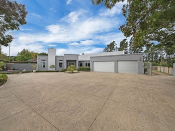 Absolute grandeur lifestyle awaits you!!