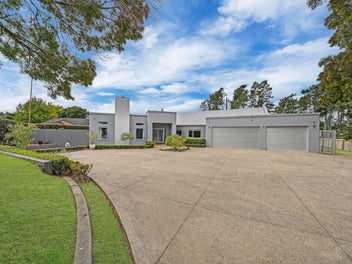 Absolute grandeur lifestyle awaits you!!