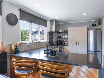 Charming Bungalow, Central Location