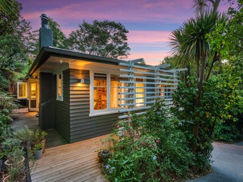 Weatherboard, Freehold - Urban Retreat