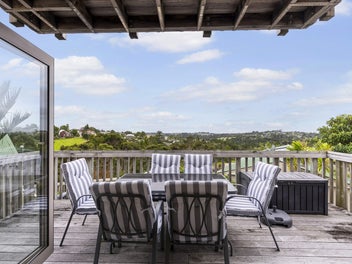 Tranquil Lifestyle so close to Auckland City