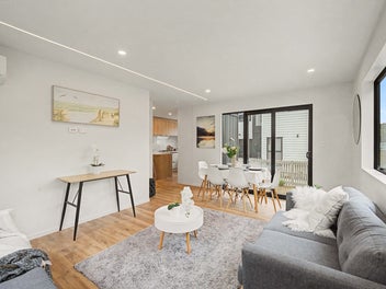 Prime Hillpark Location - Move-In Ready!