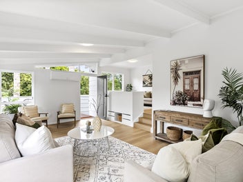 Renovated and Ready on 1087m²