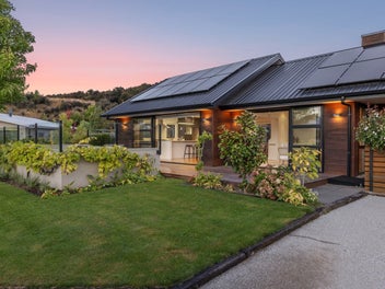 Expansive living, exceptional setting