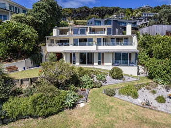 Rare beachfront opportunity in Paihia