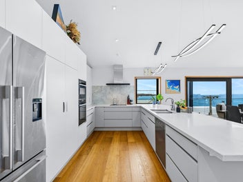 Size, sea-views and style in Rangi zone