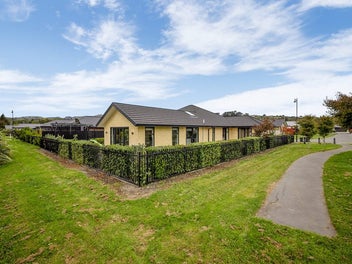 Spacious Family Home on Reserve Boundary