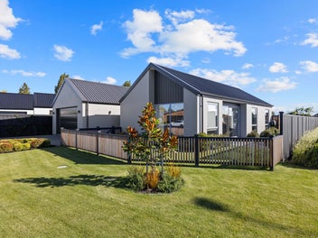 A family haven in Oakbridge Subdivision!