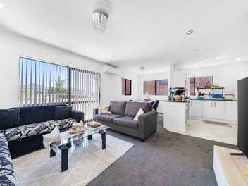 Smart buying in top Papatoetoe location!