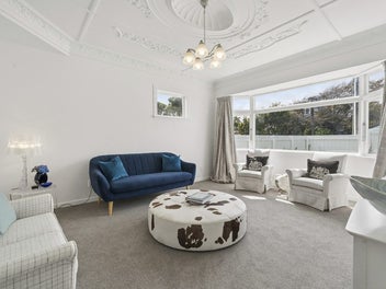 Beautifully Crafted In City-End Karori