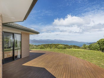 Easy Living with Space, Sun and Views