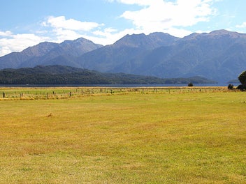 Location, Lifestyle and Lake Views