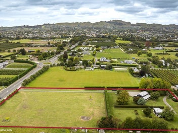 Two homes on 2 hectares!