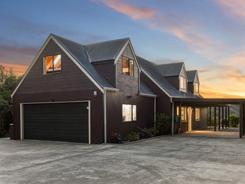 Acreage Living With Grand Views