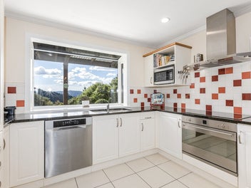 Acreage Living With Grand Views