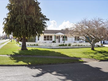 Polished, Sun-Drenched & Truly Presentable