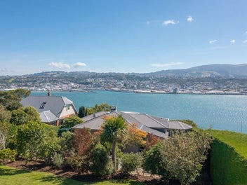 Breathtaking Panoramic Vistas of Harbour and City