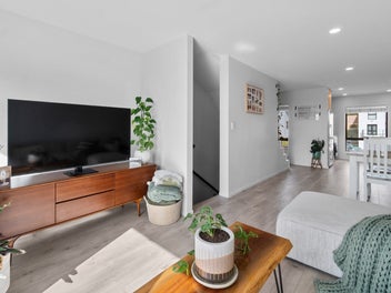 Affordable Mount Eden Entry